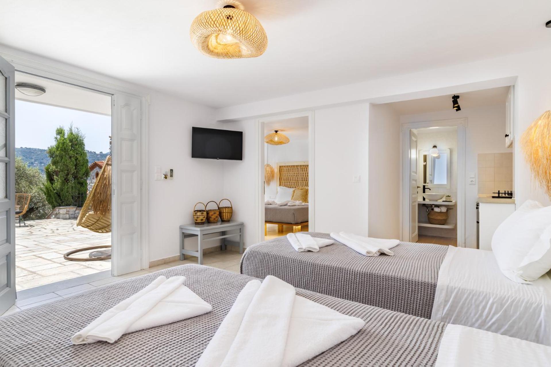 Apartment Ourania &